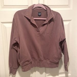 Gap sweatshirt with side pockets